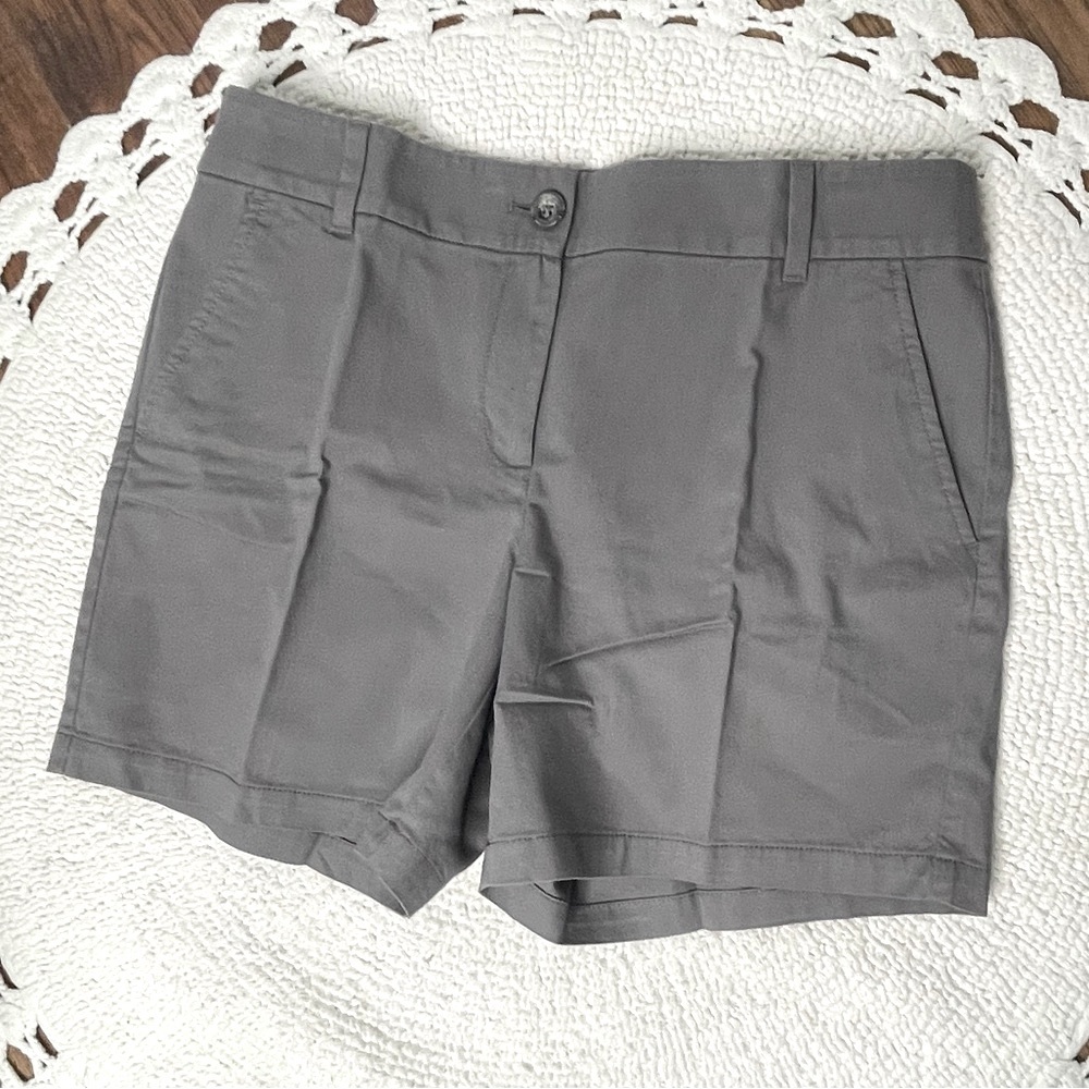 Loft Outlet Preppy Dark Gray Mid Rise 6” inseam shorts with pockets Size 8 NWT